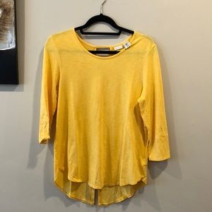 3/4 sleeve yellow top.